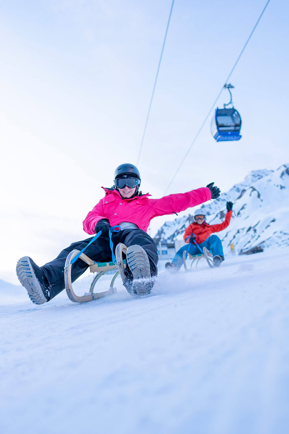 Tobogganing evening & stop at Thony's - winter like from a children's movie