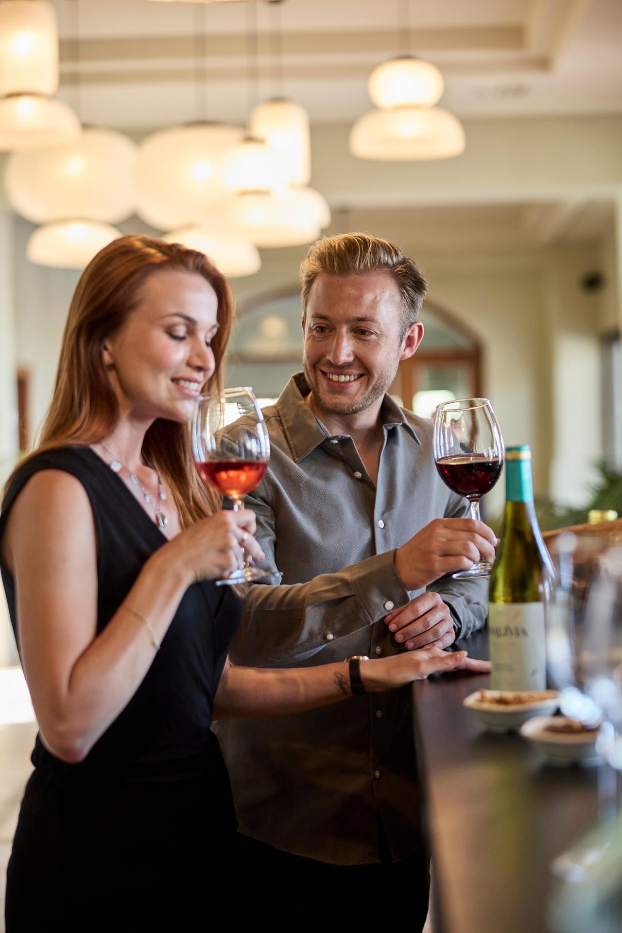 Tuesday 16.09. - 16:30 Wine & Talk with Hillinger in the Kaminbar. (25 € fee - registration via QR code)