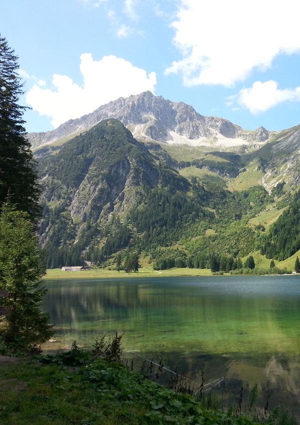 With the e-bike to the Vilsalpsee in the Tannheimer valley