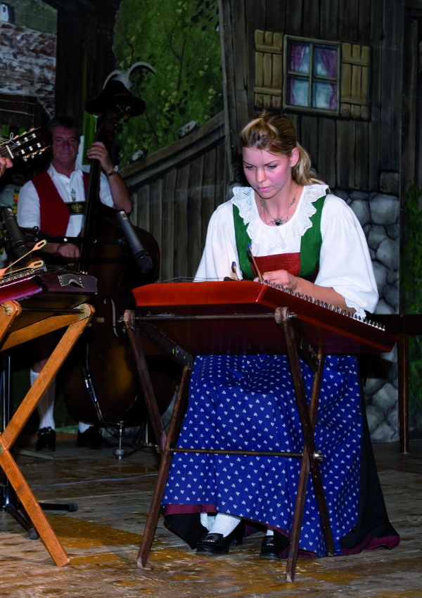 Tyrolean evening with the Gundolf family image
