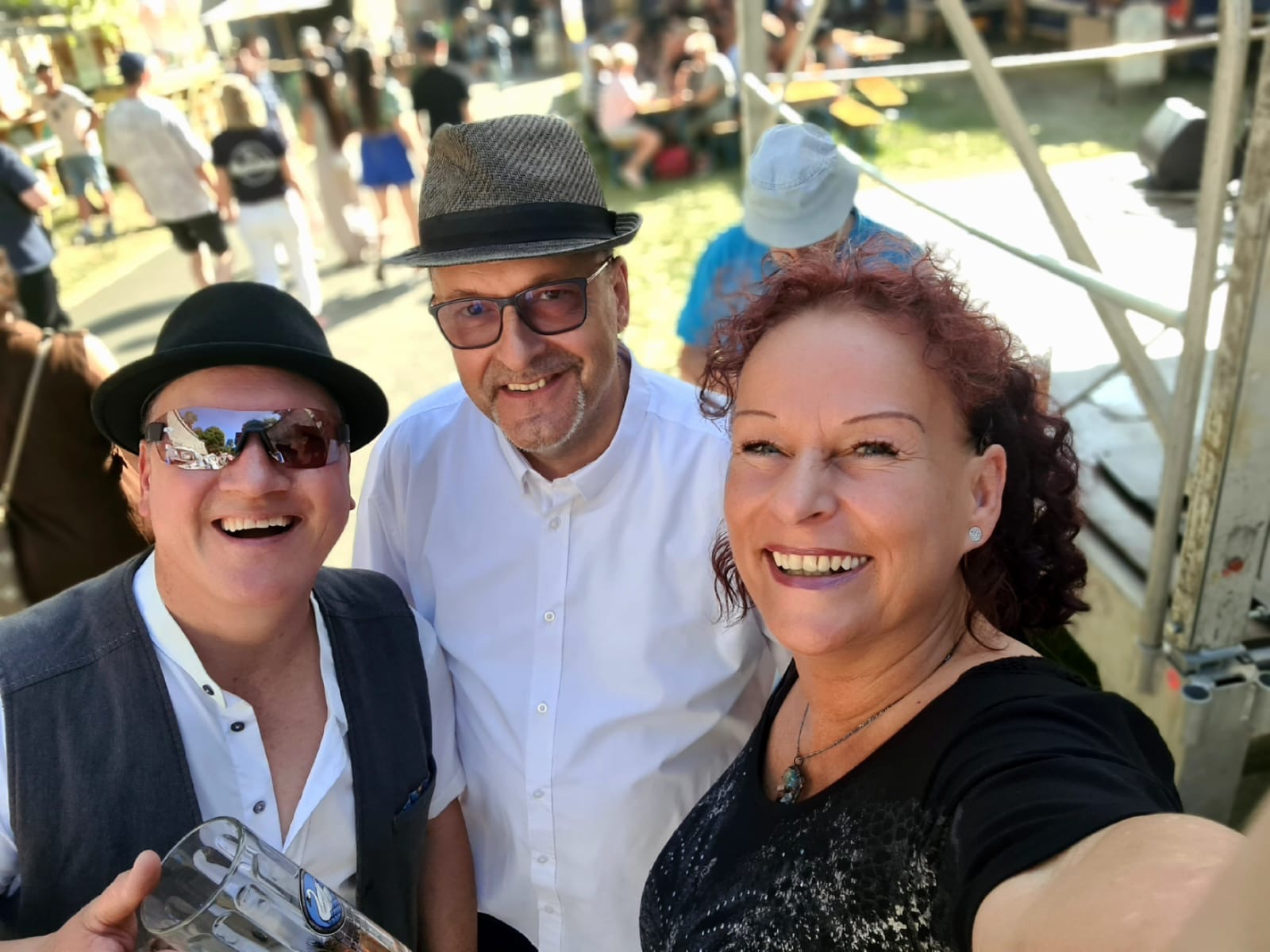 Immer wieder Freitags 07.08.26 ab 19:00 Uhr
mit Holm, Susann & Franz 
Bei schönem Wetter draußen 