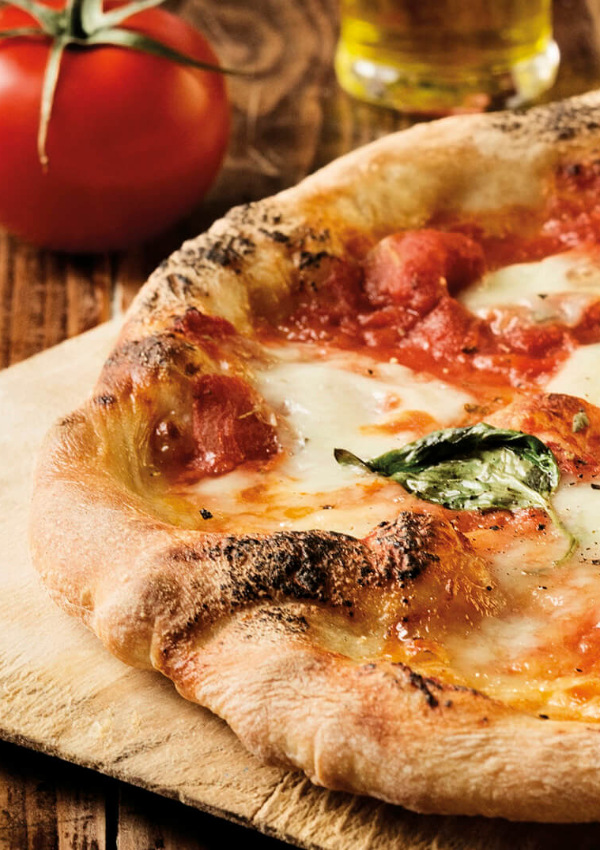 Baking pizza at the Hubertus oven with Paolo Monaco.