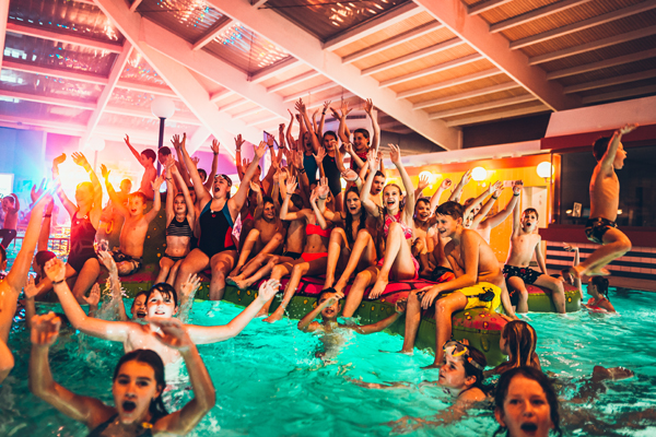 KUNOS KIDS CLUB - 🏊‍♂️ Pool party - water fun & cool beats (from 7 years)