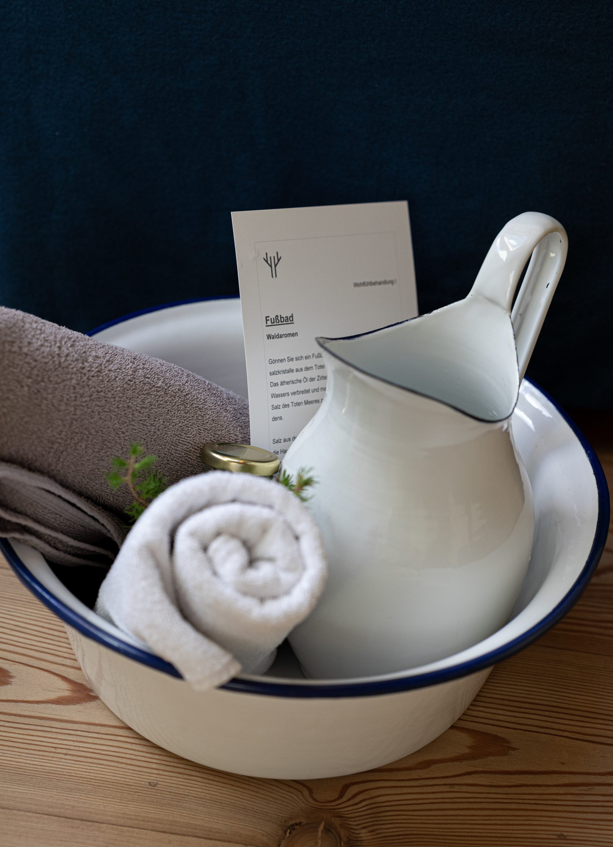 Alkaline foot bath with Black Sea salt & forest aromas