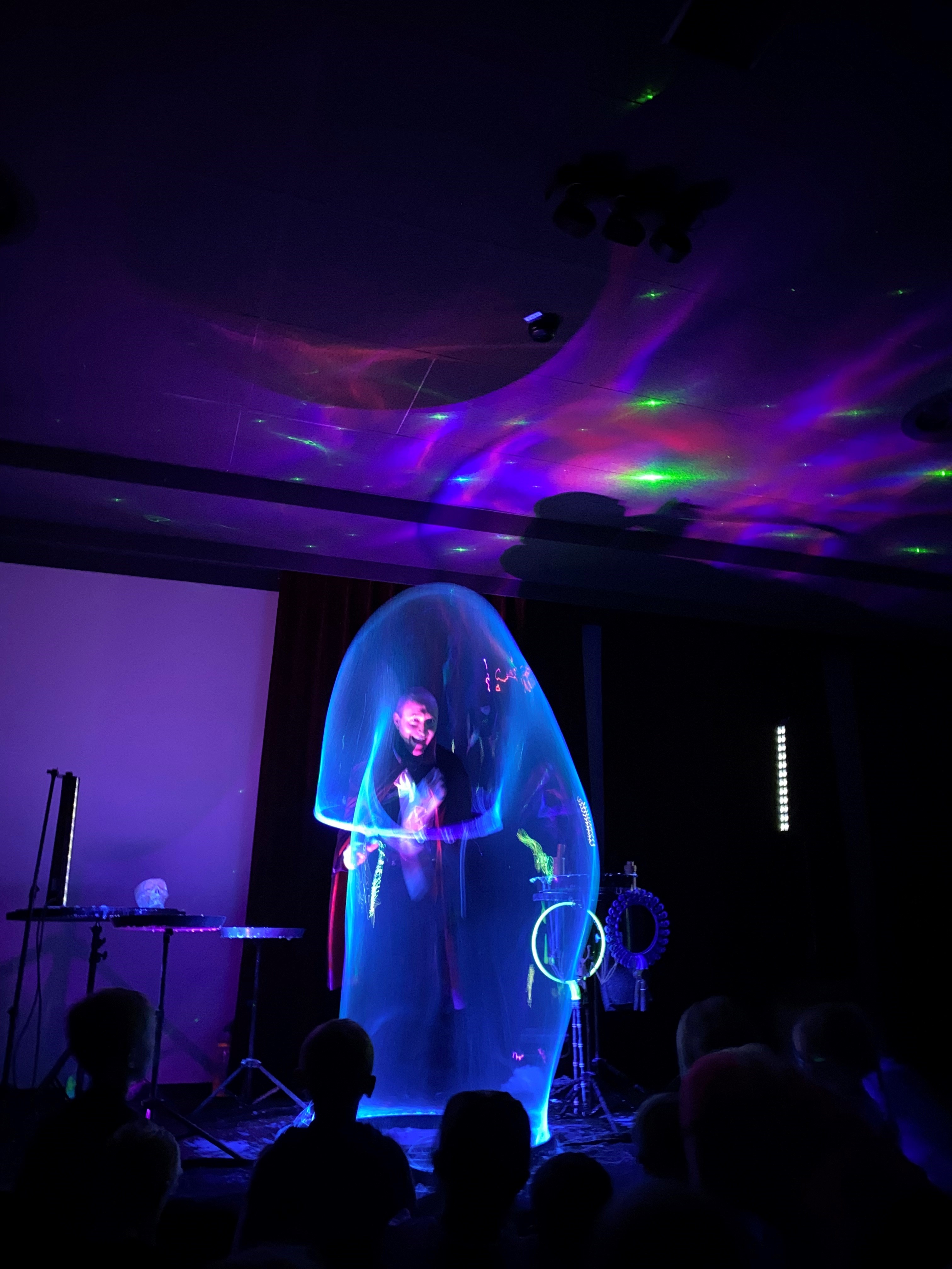 Giant bubble show with Crocodil Events 