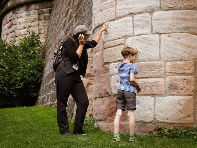 Auf der Mauer, auf der Lauer – Familienrundgang Stadtführung 
