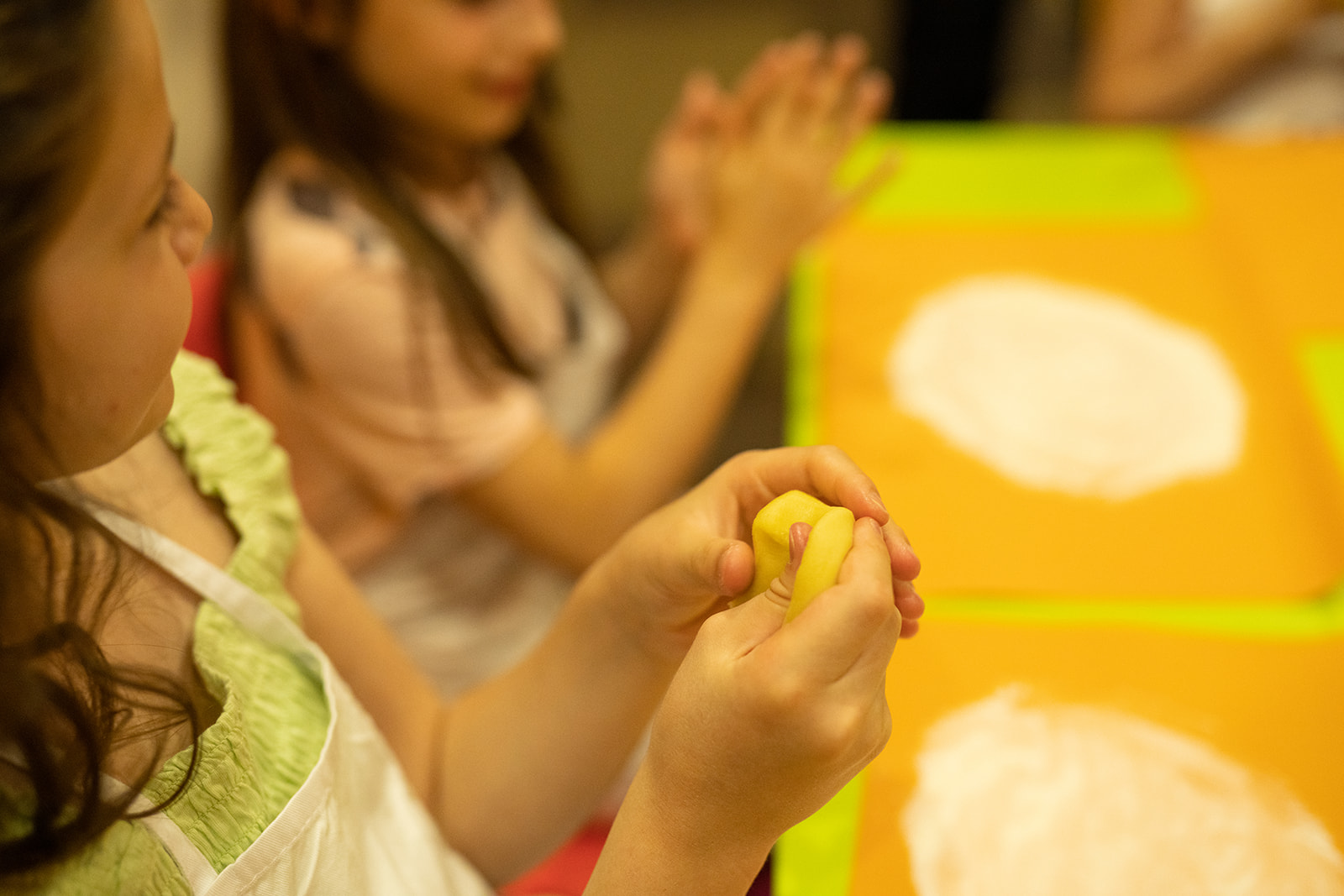 Little bakers: let's make cookies! 