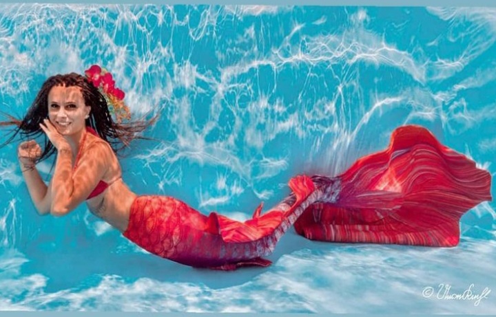 Meerjungfrauen-Schnupper-Schwimmen mit professionellem Unterwasser-Shooting