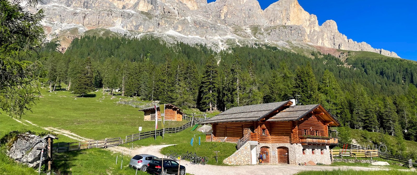 Panoramic hike to the alpine hut Ochsenhütte