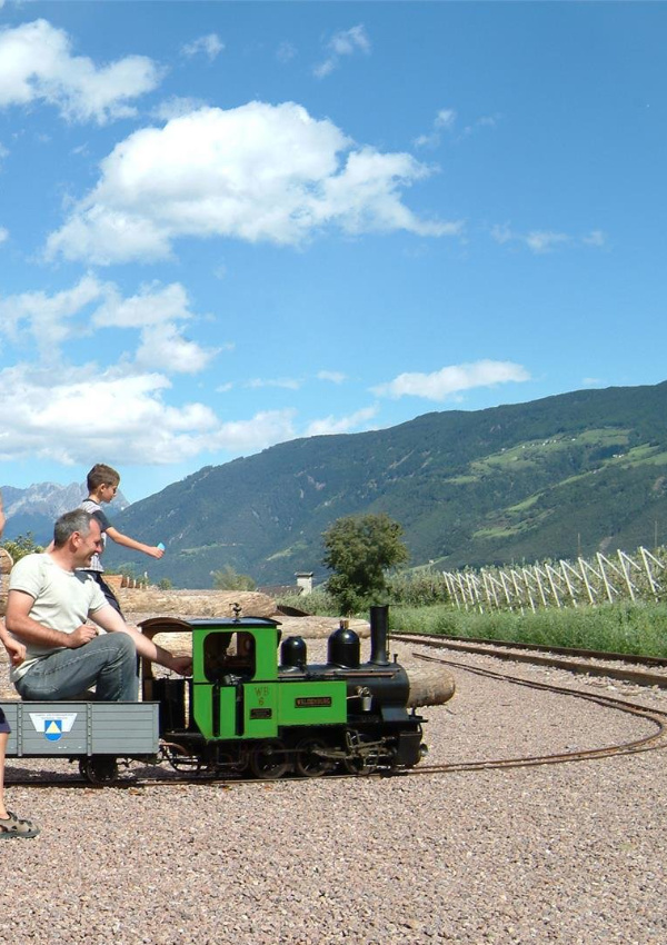 Divertimento ferroviario per grandi e piccini alla Stazione d'Avventura image