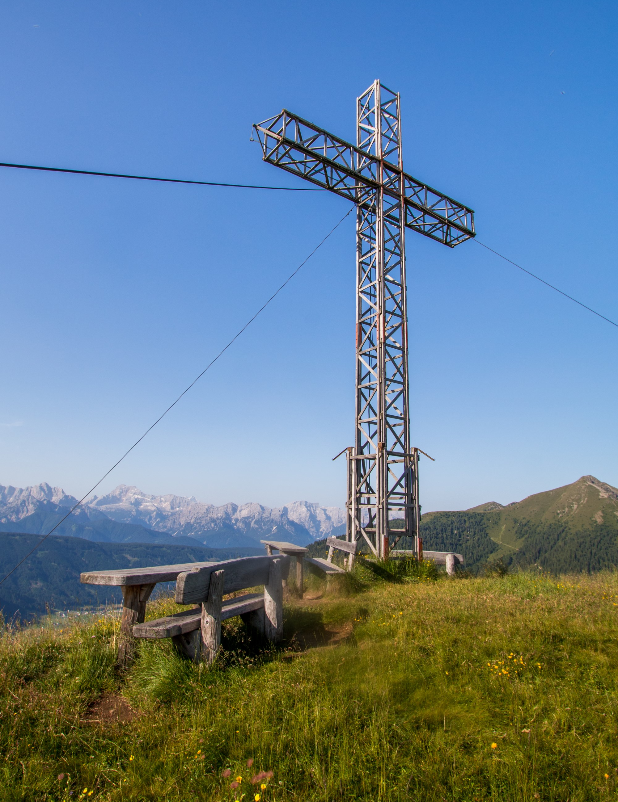 Wednesday: To the summit cross of mount Hörneggele. 2130 m.