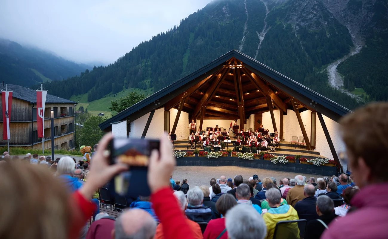 Sommerkonzert mit der Trachtenkapelle Harmonie Mittelberg