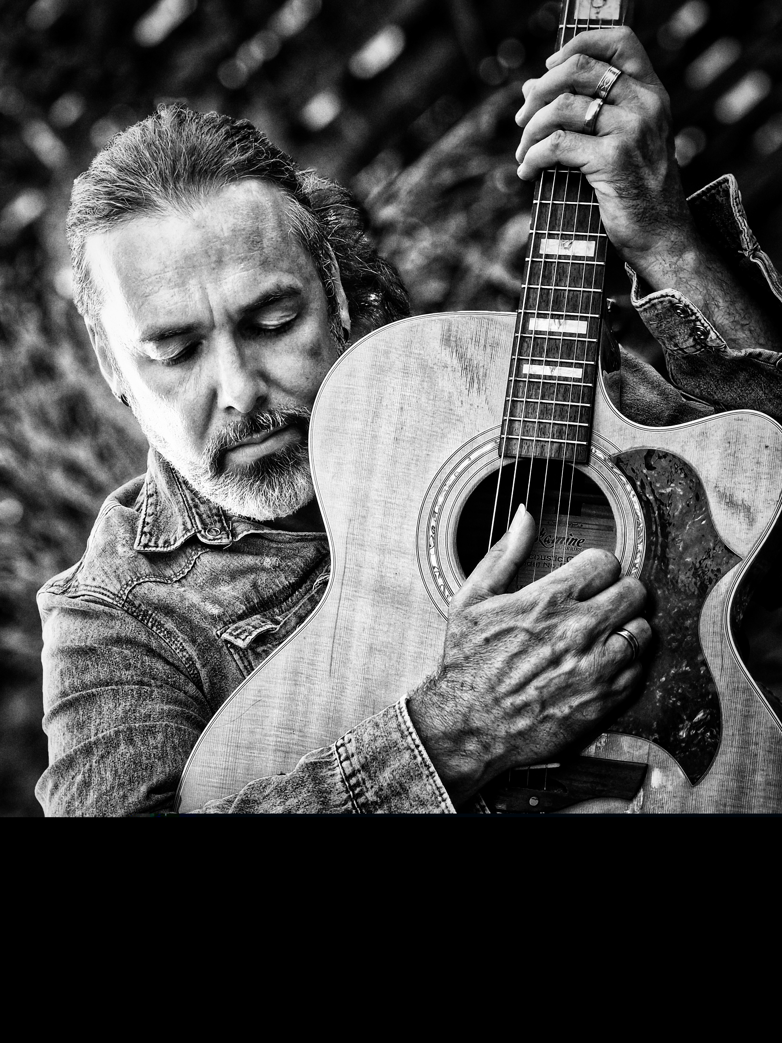 April 7
Burgers & Music Günther Goller