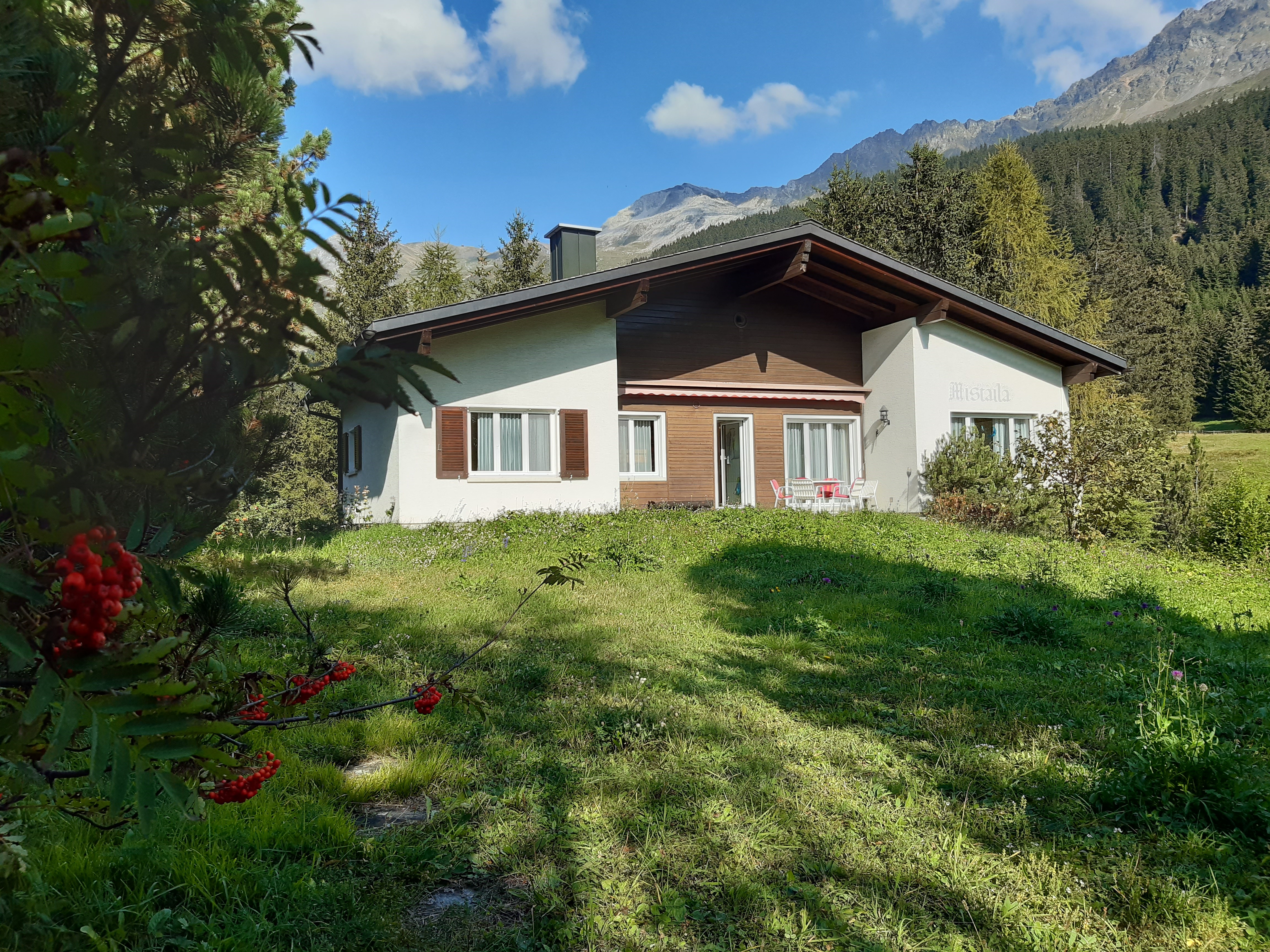Book your next stay - House Mistaila