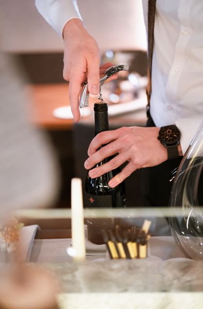 ALPINE ESSENCE - Taste of the Tyrolean Alps / in Wine, Cuisine & History