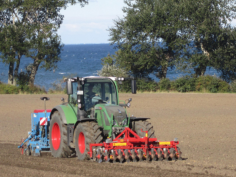 Life on the farm - tractors & co.