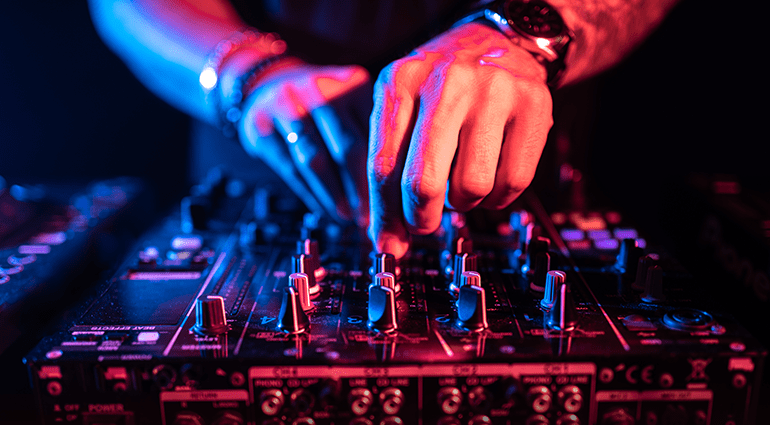 DJ Floky rockt die Bude!