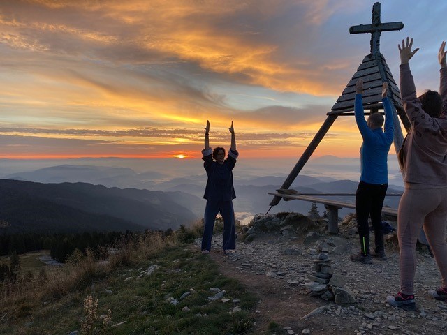 "Chi Kung - Begrüßung des Tages zum Sonnenaufgang beim Wetterkreuz" mit Anne Becker *