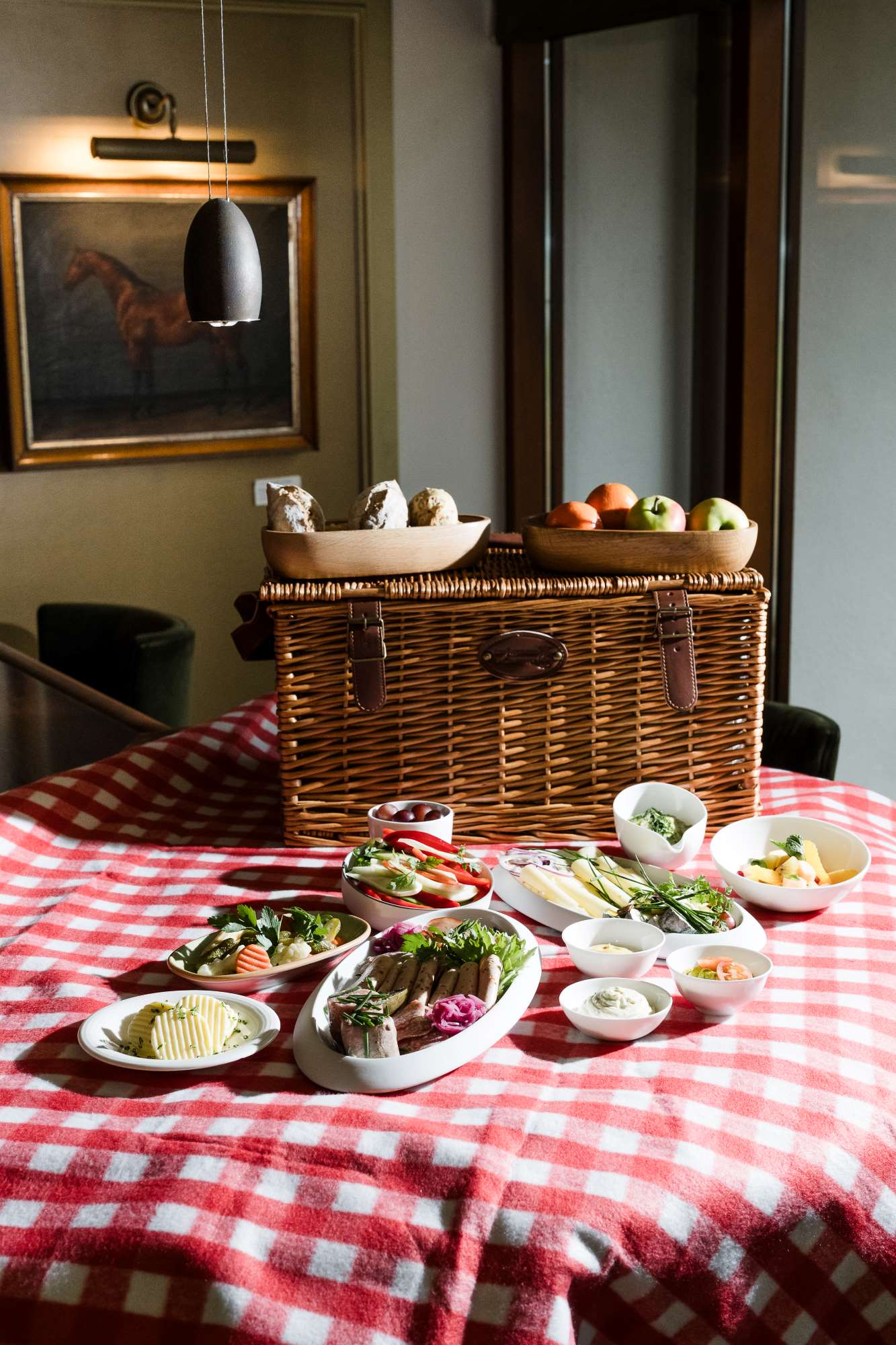 Picnic basket "The stag"