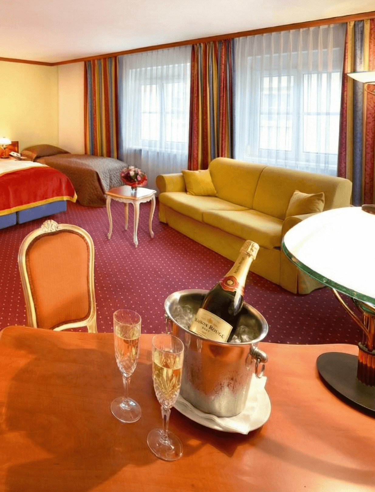 Luxuriöser Genuss: Champagner auf dem Zimmer