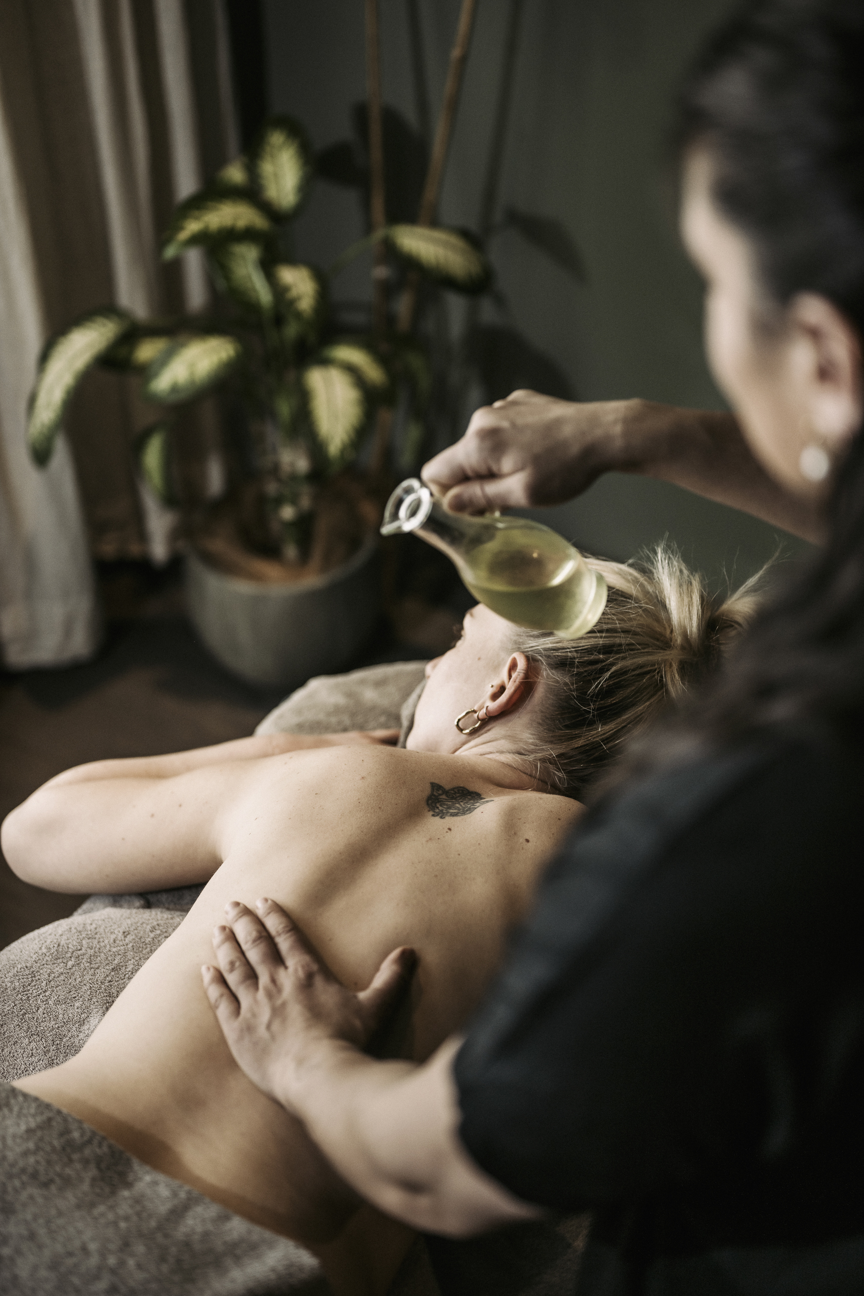 Partial / back - head or leg massage 25 / 50 min.