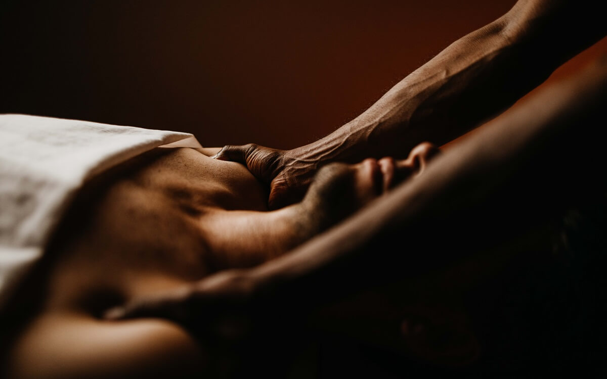 Abhyanga - MASSAGE MIT HEISSEN ÖLEN