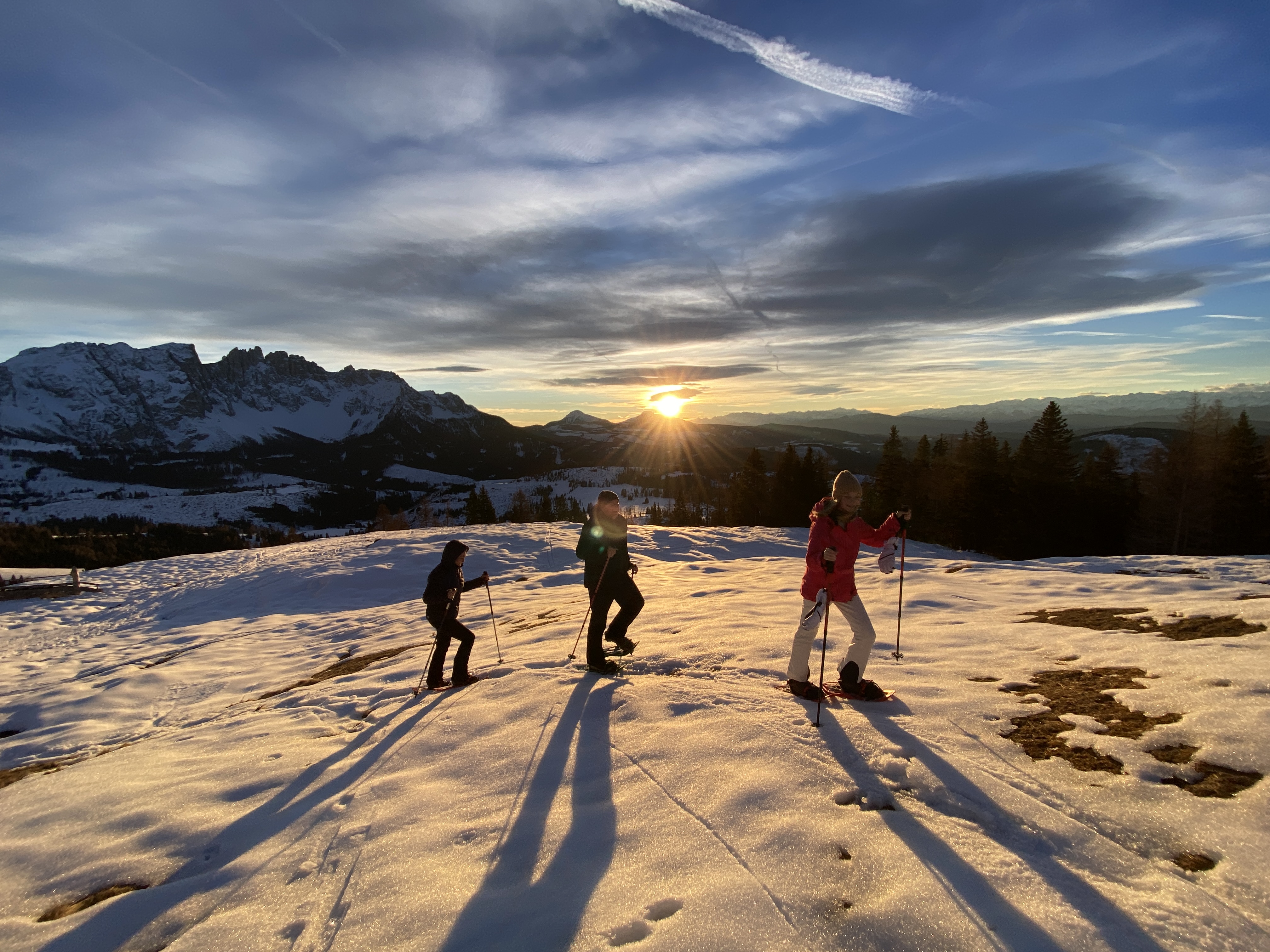 Sonnenuntergangswanderung mit Schneeschuhen