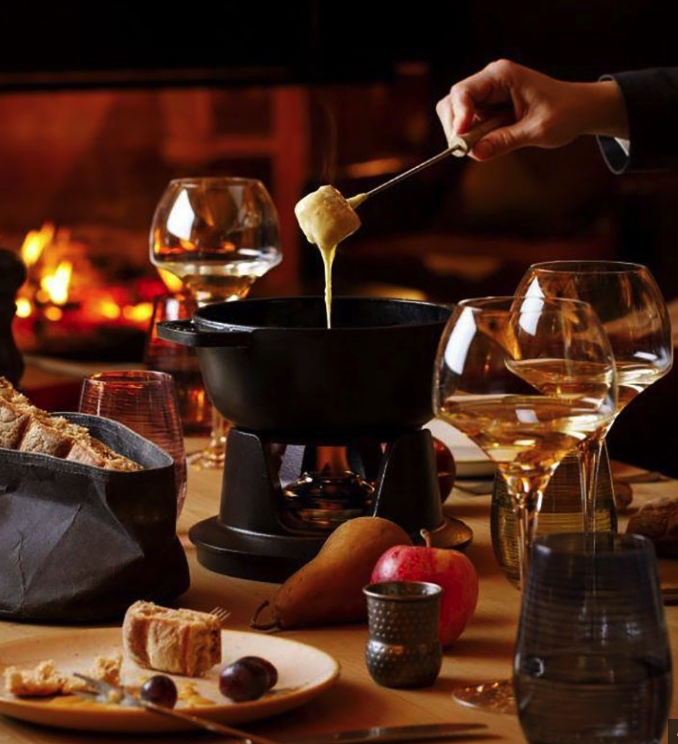 Cheese fondue or raclette evening in the vacation apartment DIY