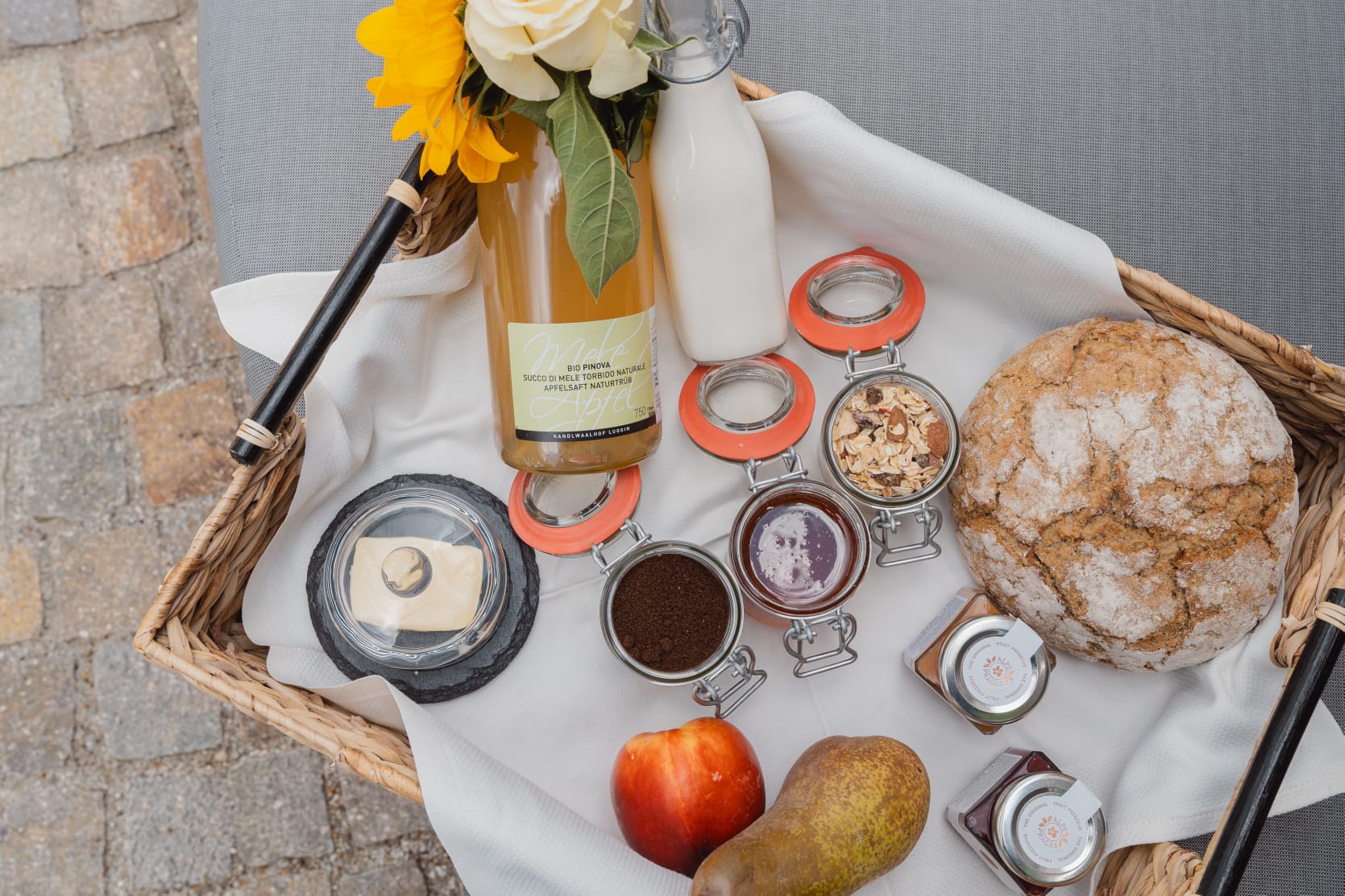 Emmarita breakfast basket