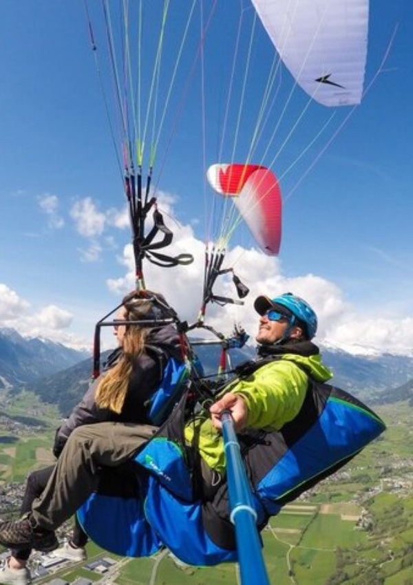 Tandem flying - losing the ground under your feet image