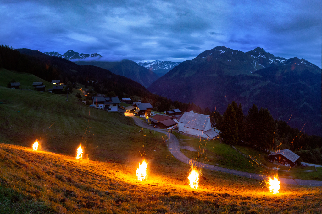 Sonnwendfeuer im Montafon