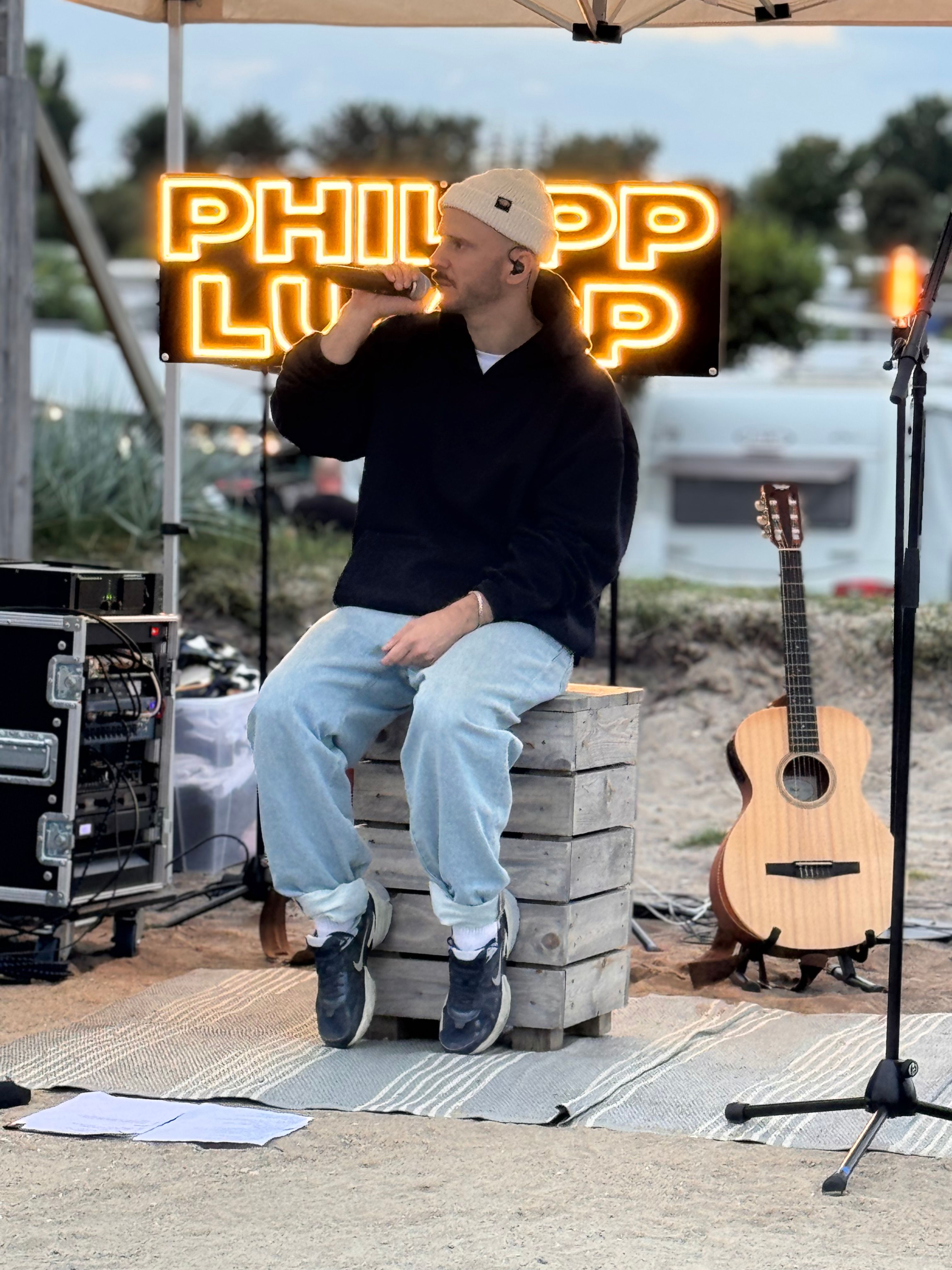 Always Fridays with Philipp Lumpp on 22.05.26 from 19:00 outside, weather permitting