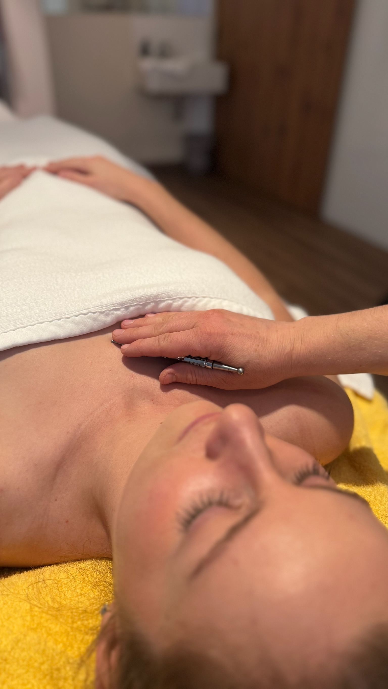 Manuelle Therapie mit Meridianbehandlung