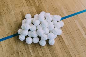 "Trockene Schneeballschlacht" mit Armsti