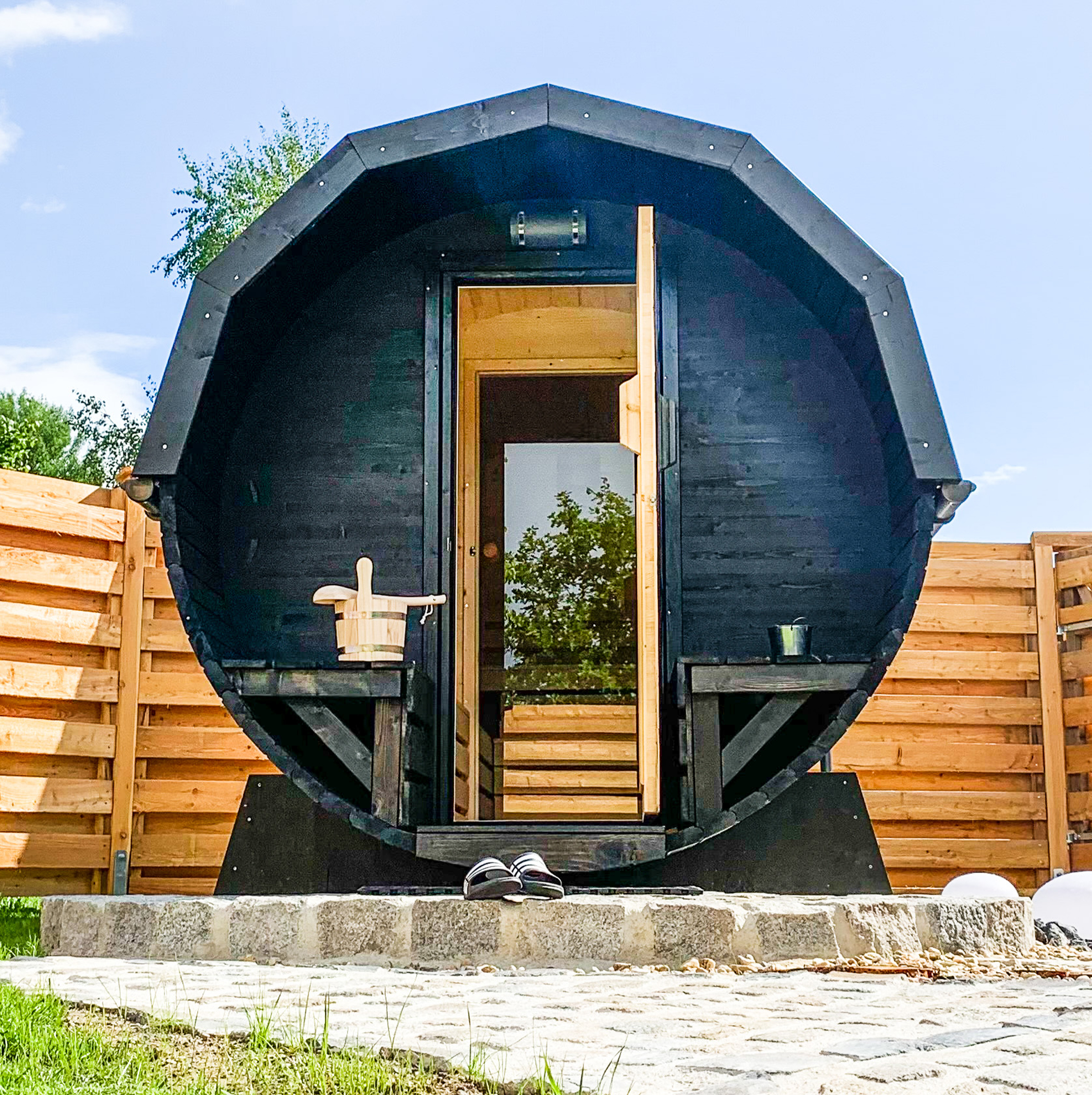 Private barrel sauna