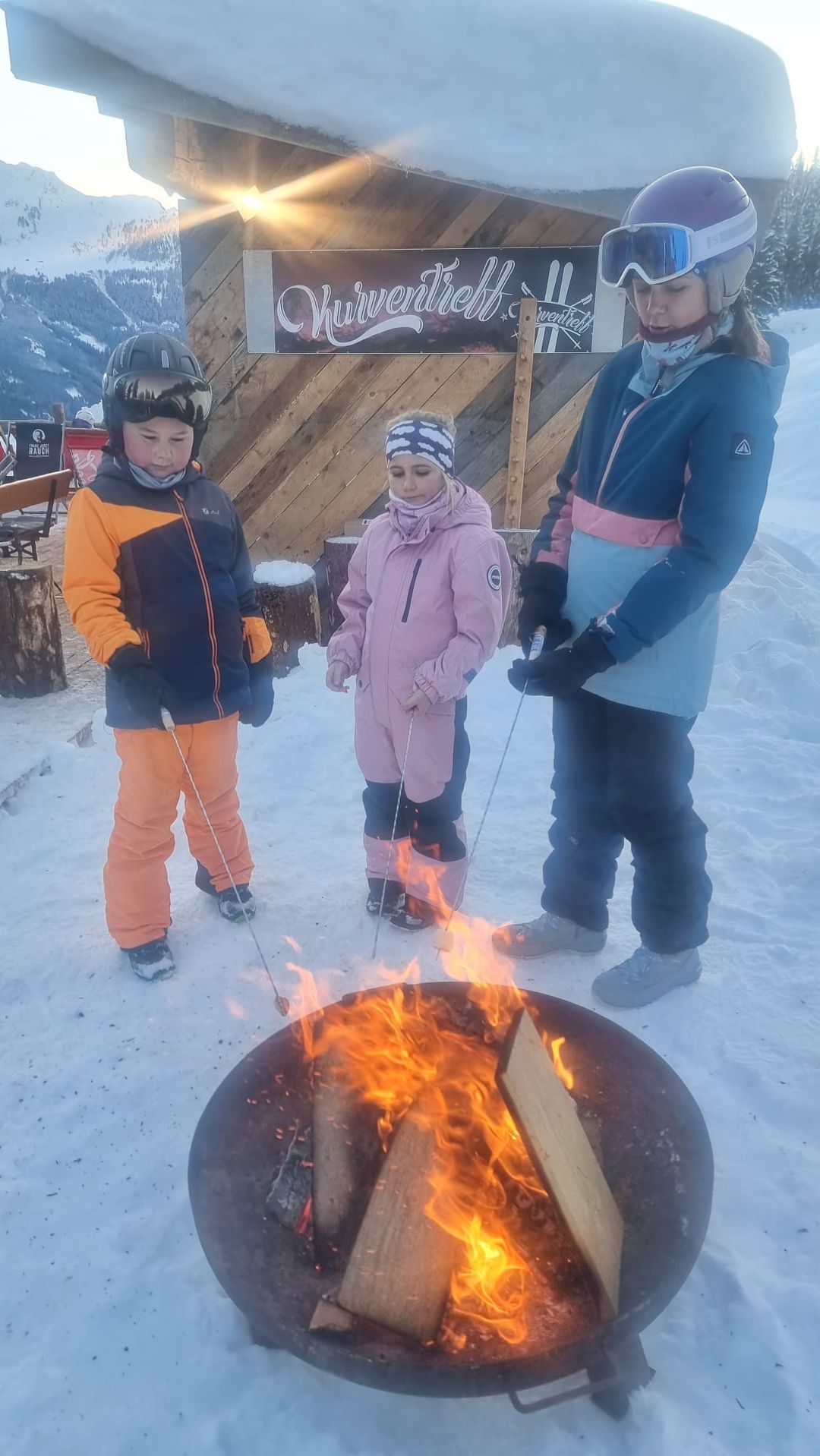 Rodeln auf der längsten beleuchteten Rodelbahn Europas mit Marshmallow-Grillen