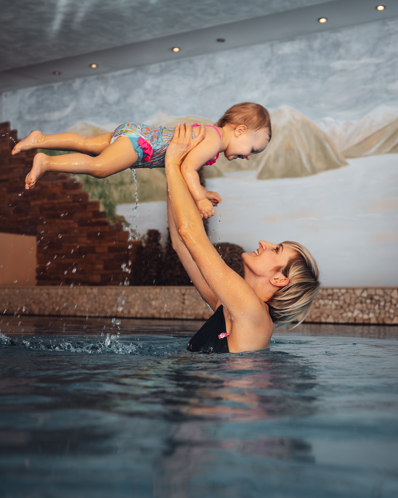 Baby swimming - Gentle water familiarization for the very youngest