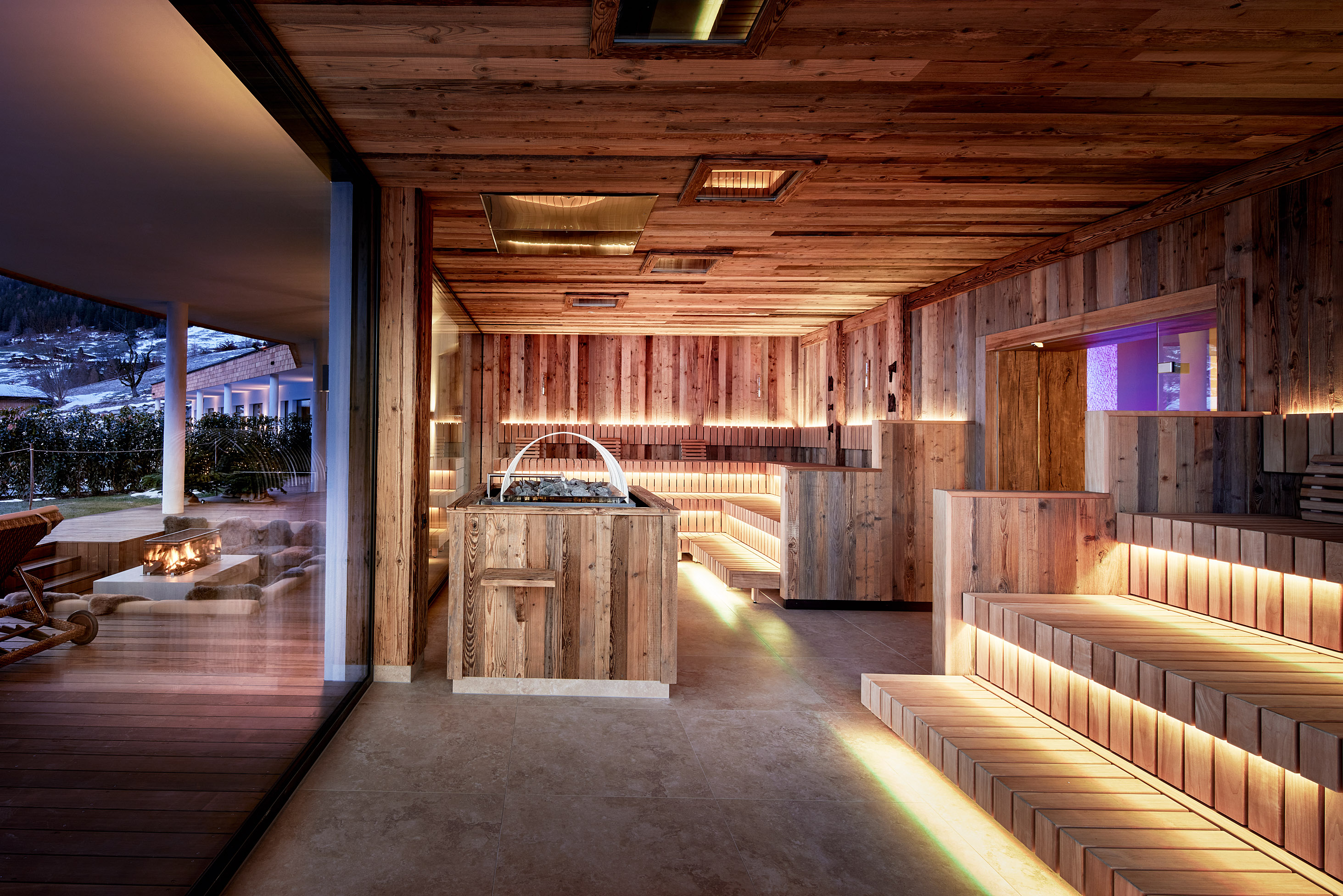 Rock-Sauna-Aufguss mit Saunameister Ivan in unserer Eventsauna