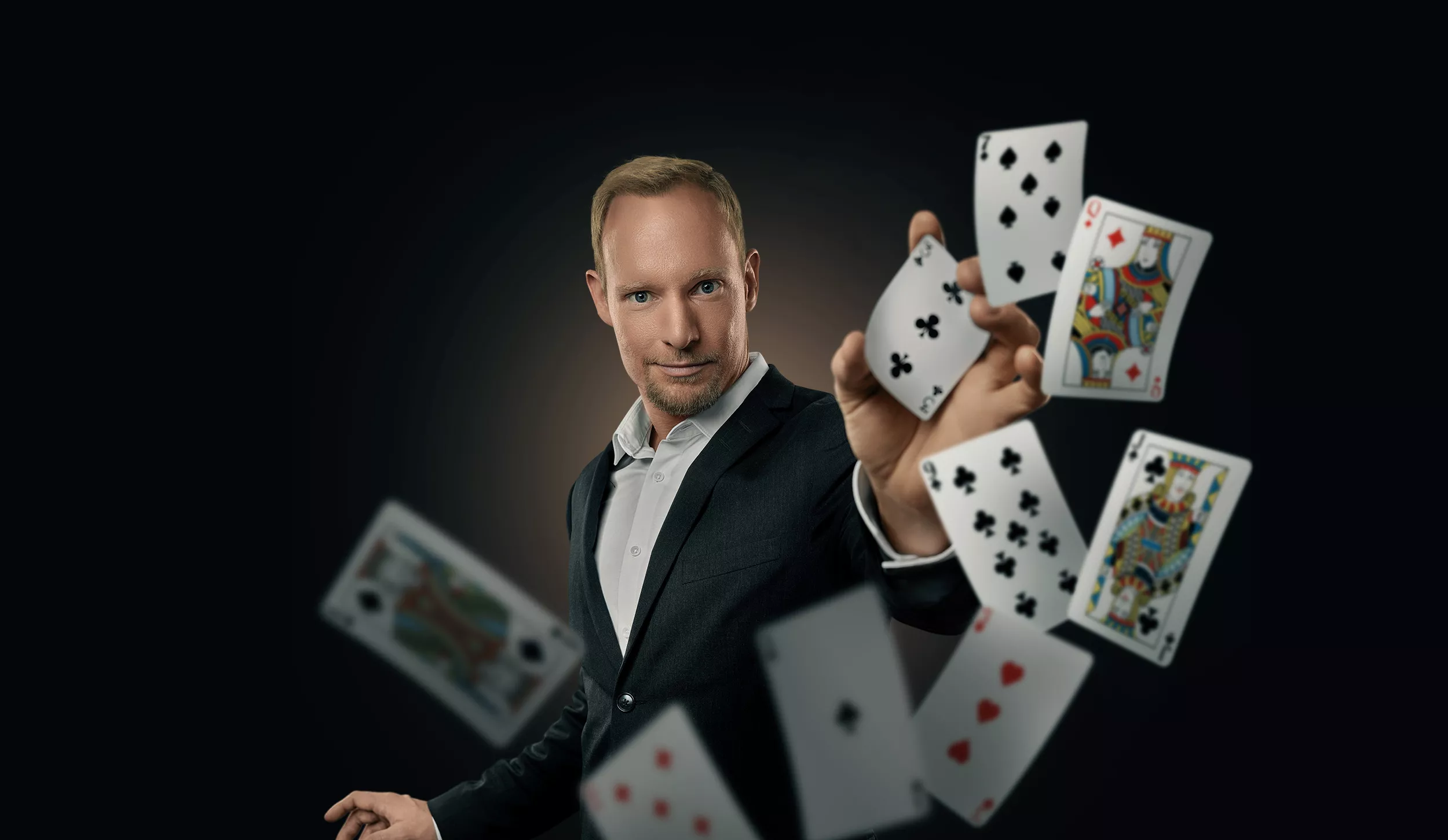 Mittwoch 07.01.-21:15  Zaubershow mit Felix Gauger