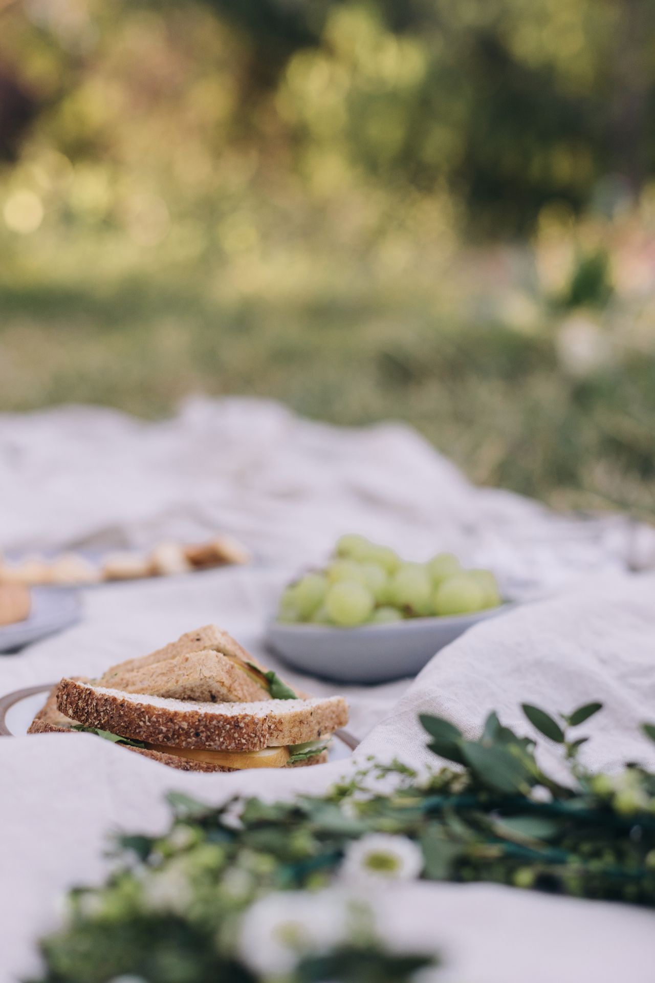 Picnic by the lake for 2