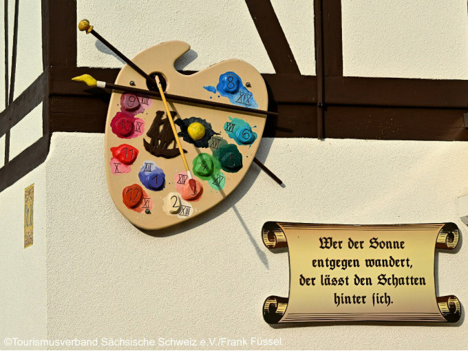 Guided tour on the sundial trail in Krippen