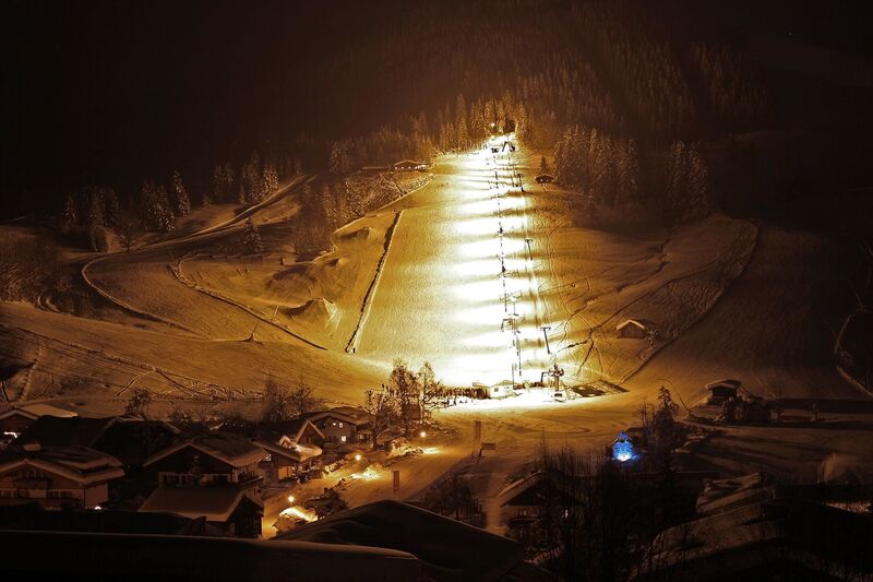 Night skiing at the Simmerlift in Maria Alm (Wed-Mon-Fri at 6.30 pm)