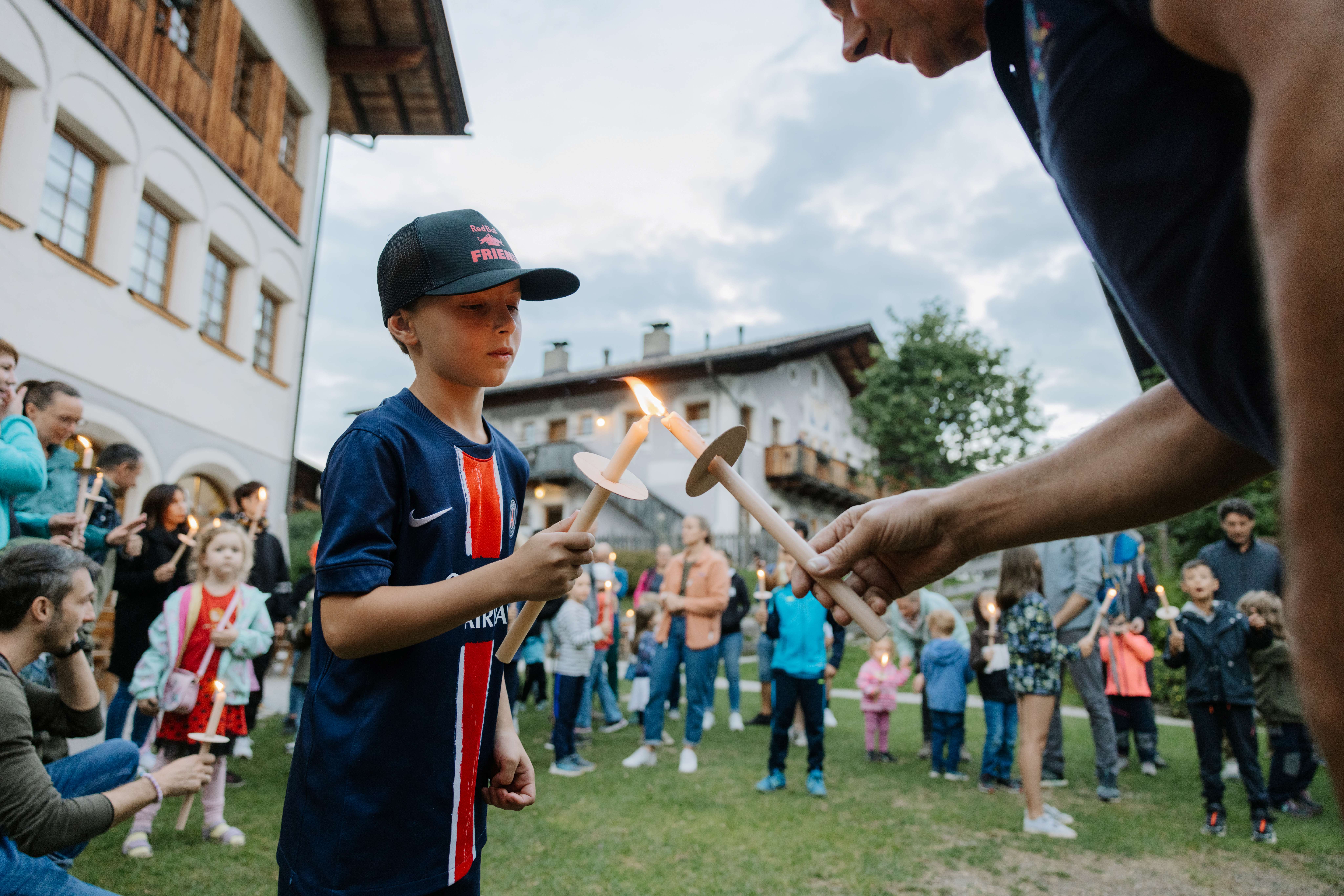 Torchlight hike to the Castle of Heinfels