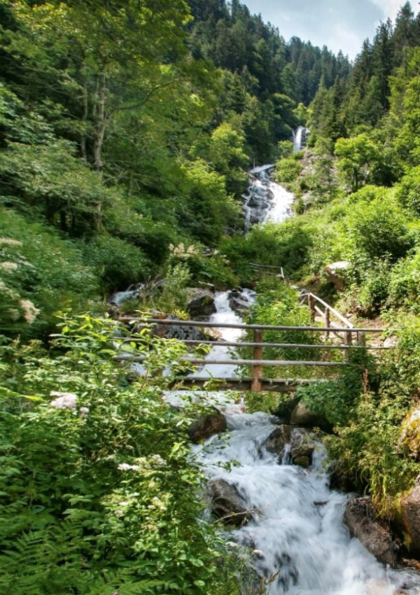 Hike to the waterfall Burg Klamm