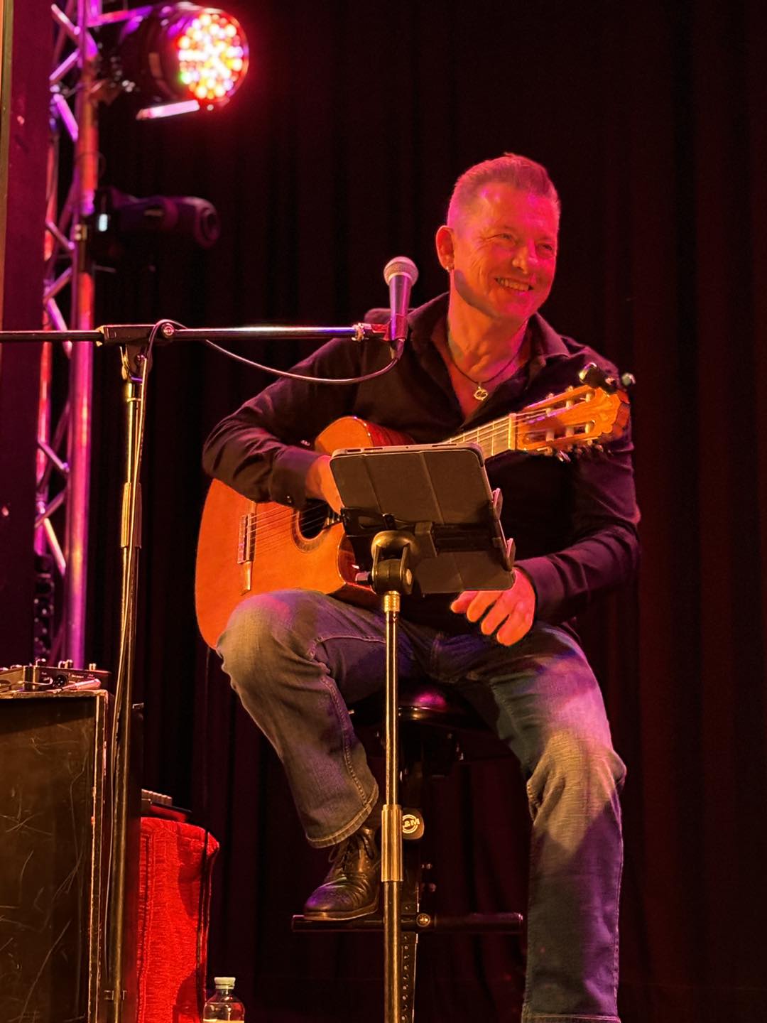 Living room concert with Jörg Kalscheuer in the Kaminbar