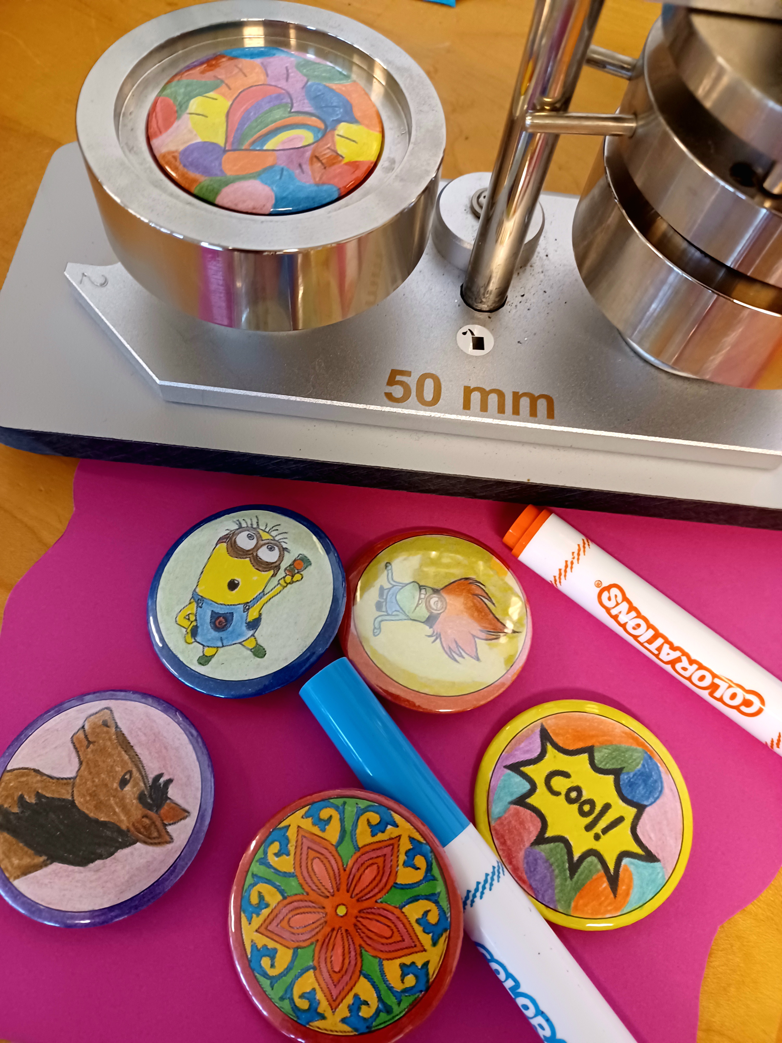 Kreative Button Runde für Kids ab 7 Jahre