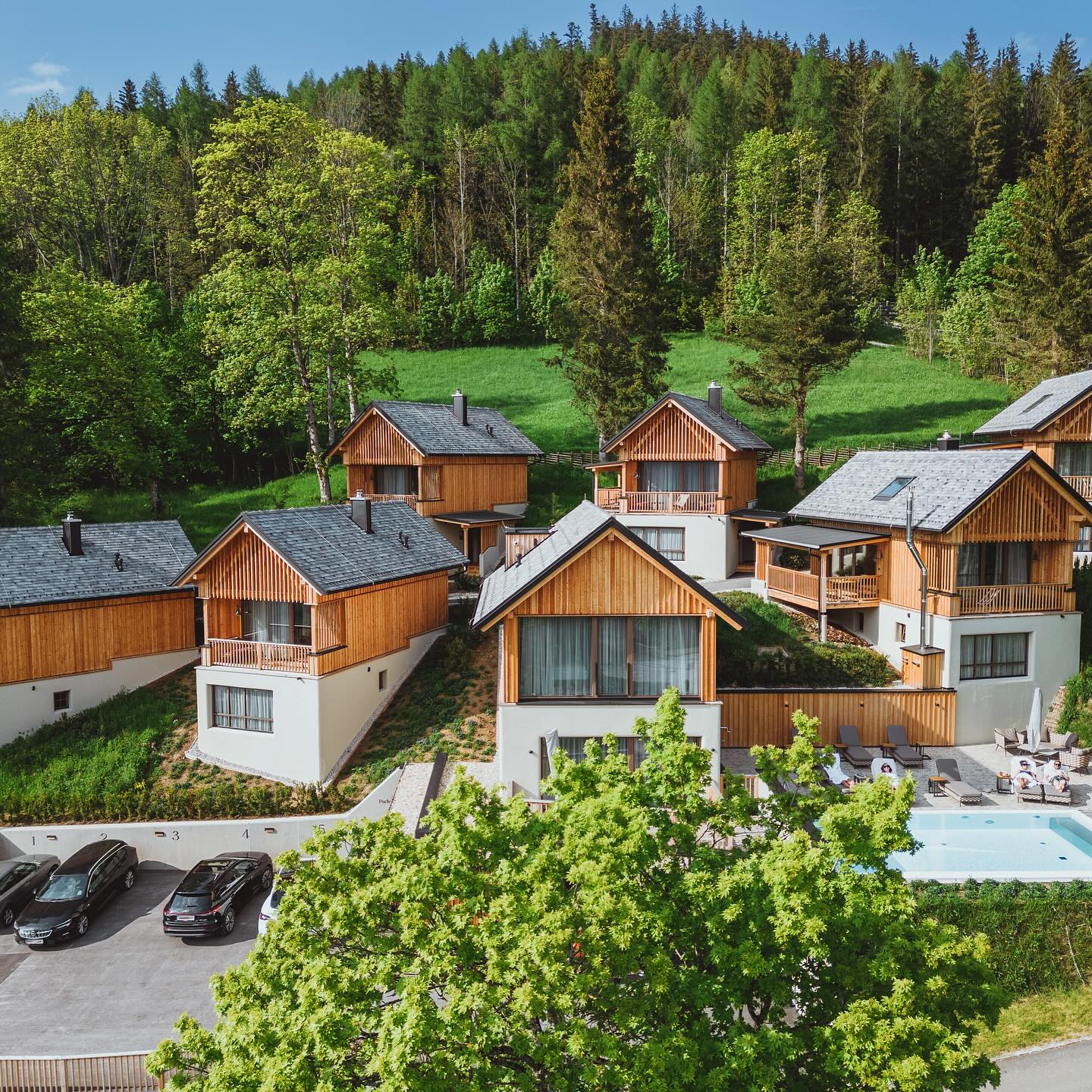 Parking & charging at Montestyria
