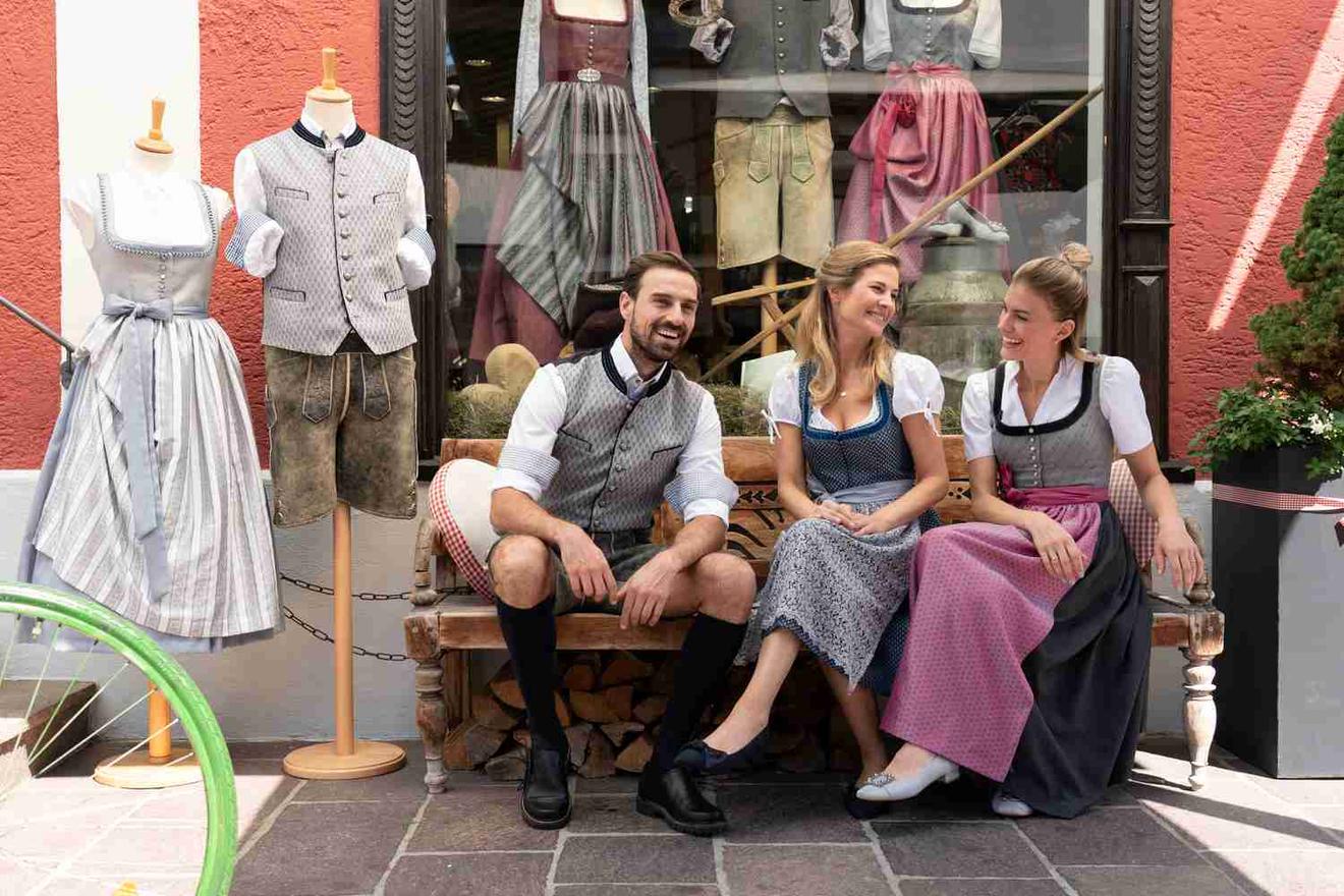 Venerdì Dirndl e Lederhosen