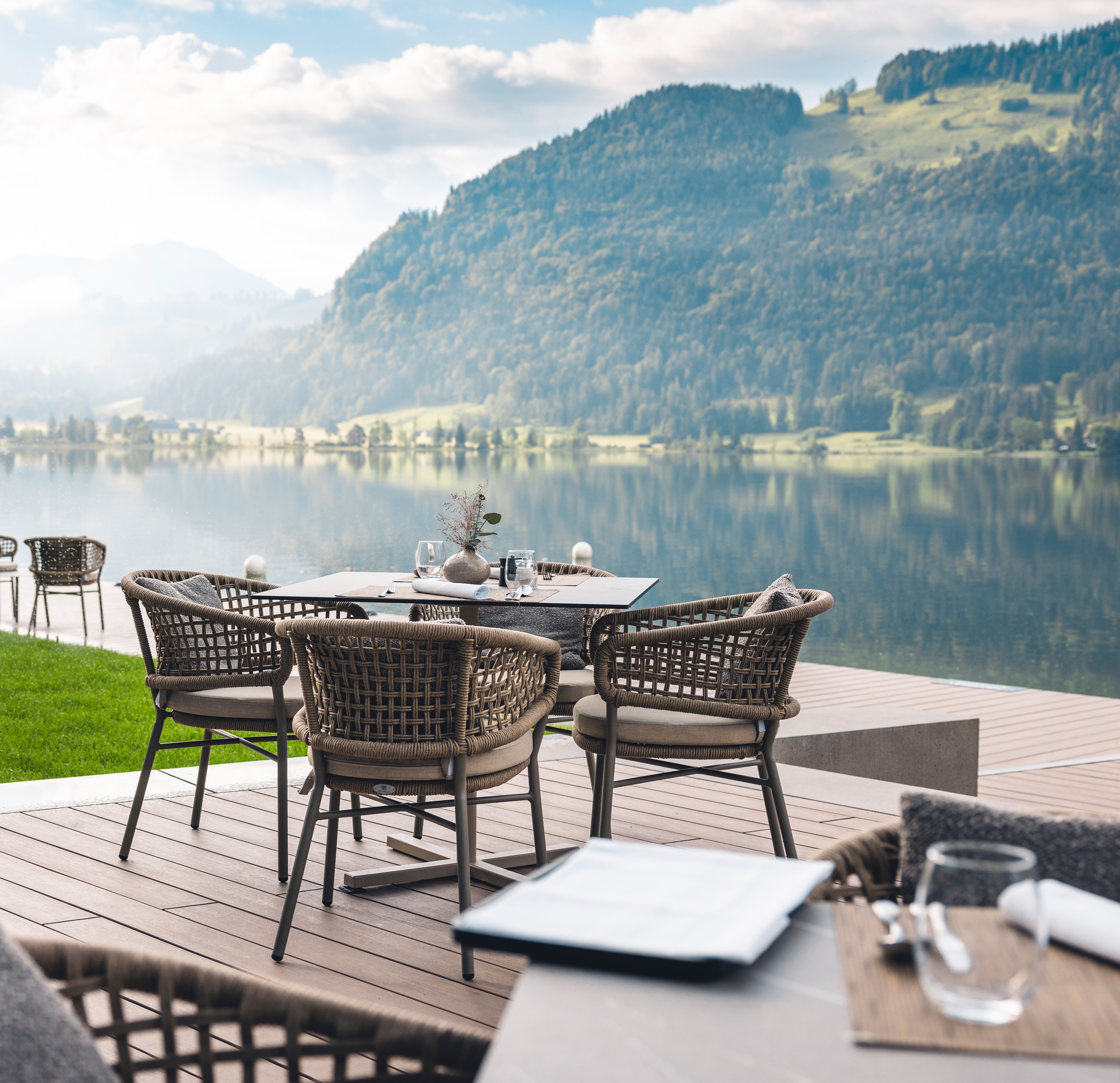 Sundowner with live music or DJ sounds at Das Lakes