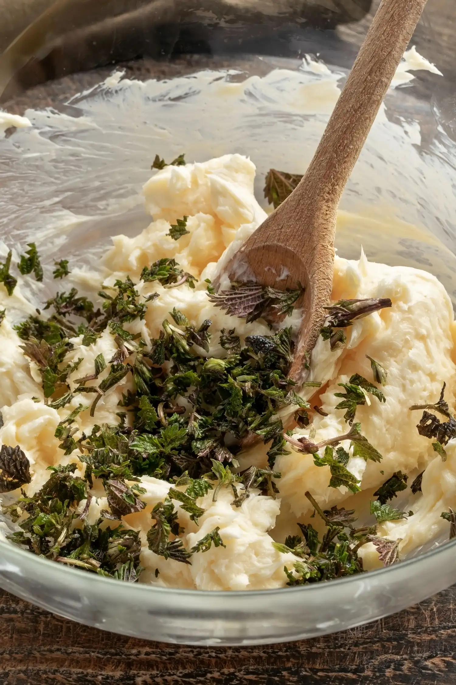 Kräuterbutter schütteln